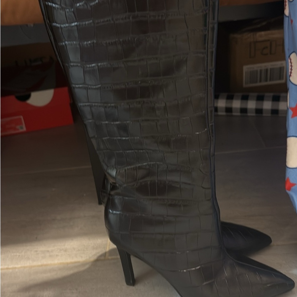 Gianni Bini Black Croc-Embossed Heeled Boots